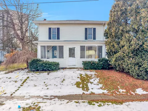 147 N Clayton St, Centerburg, OH 43011