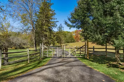 3596 Goose Ln, Granville, OH 43023