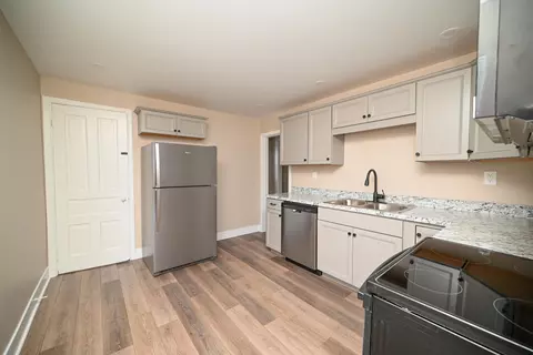 Kitchen - 531 N Main St, Marion, OH 43302 photo 2 of 3