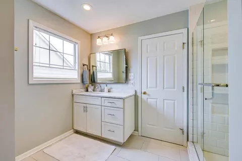 Bath - 7645 Fulmar Dr, Dublin, OH 43017 photo 4 of 6