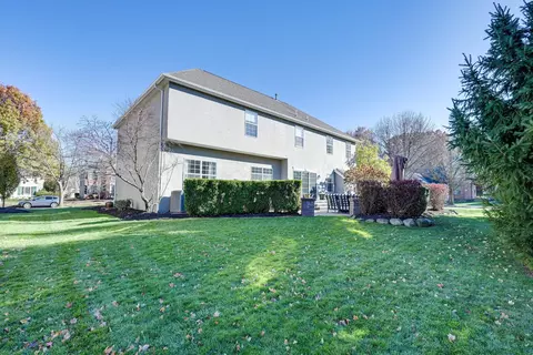 Exterior - 7645 Fulmar Dr, Dublin, OH 43017 photo 4 of 11