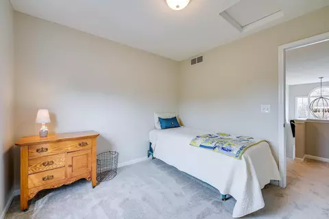Bedroom - 7645 Fulmar Dr, Dublin, OH 43017 photo 4 of 11