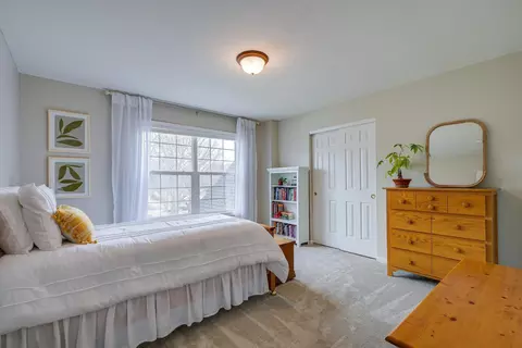 Bedroom - 7645 Fulmar Dr, Dublin, OH 43017 photo 5 of 11
