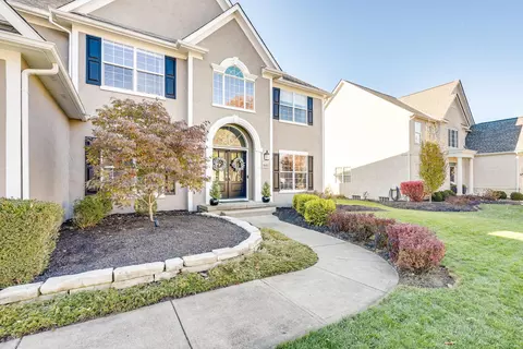 Exterior - 7645 Fulmar Dr, Dublin, OH 43017 photo 3 of 11
