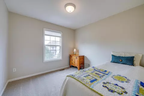 Bedroom - 7645 Fulmar Dr, Dublin, OH 43017 photo 3 of 11