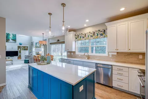 Kitchen - 7645 Fulmar Dr, Dublin, OH 43017 photo 3 of 4