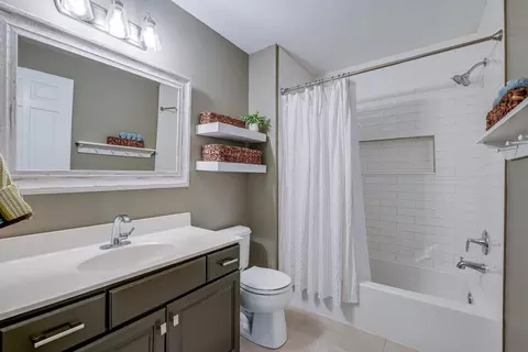 Bath - 7645 Fulmar Dr, Dublin, OH 43017 photo 5 of 6