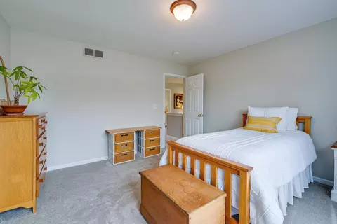 Bedroom - 7645 Fulmar Dr, Dublin, OH 43017 photo 6 of 11