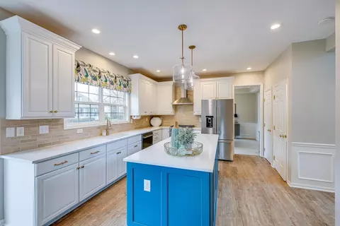 Kitchen - 7645 Fulmar Dr, Dublin, OH 43017 photo 1 of 4
