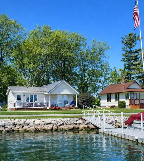 12730 W Bank Dr NE, Millersport, OH 43046