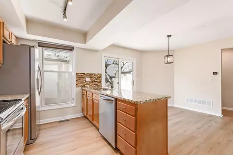 Kitchen - 6751 Willow Grove Pl E, Dublin, OH 43017 photo 3 of 6