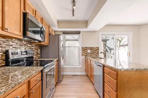 Kitchen - 6751 Willow Grove Pl E, Dublin, OH 43017 photo 4 of 6