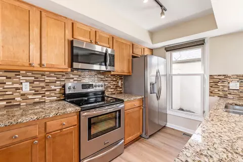 Kitchen - 6751 Willow Grove Pl E, Dublin, OH 43017 photo 5 of 6