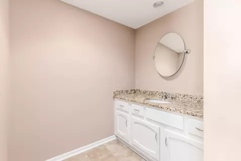 Bath - 6751 Willow Grove Pl E, Dublin, OH 43017 photo 1 of 3