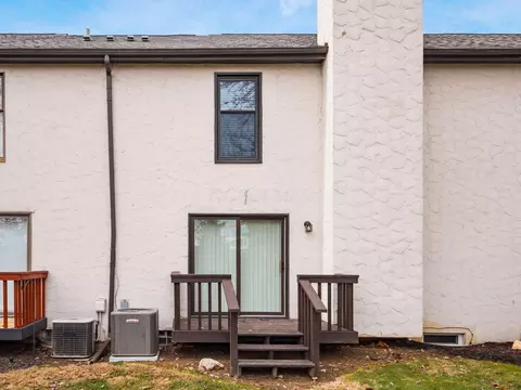 Exterior - 6751 Willow Grove Pl E, Dublin, OH 43017 photo 2 of 5
