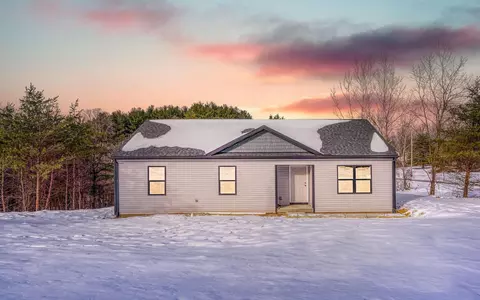 311 Elm St, New Straitsville, OH 43766