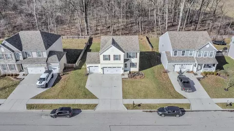 215 Mannaseh Dr W, Granville, OH 43023