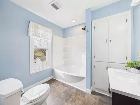 Bath - 181 Marks Ave, Lancaster, OH 43130 photo 1 of 2