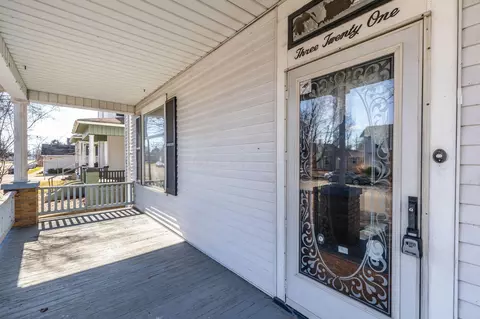 321 S Pickaway St, Circleville, OH 43113 photo 4
