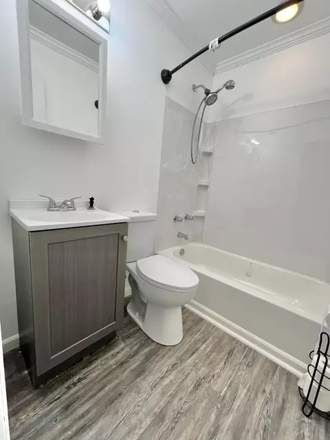 Bath - 416 Stella Ave, Circleville, OH 43113 photo 1 of 2