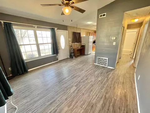 Living - 416 Stella Ave, Circleville, OH 43113 photo 2 of 3