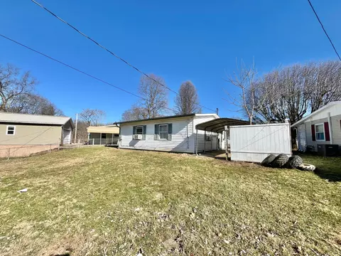 Exterior - 416 Stella Ave, Circleville, OH 43113 photo 7 of 9