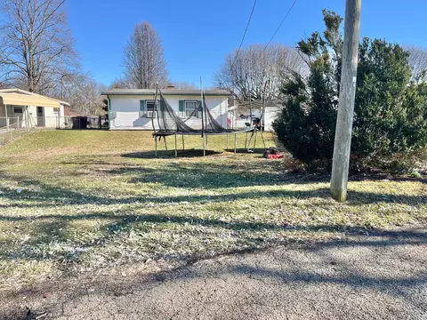 Exterior - 416 Stella Ave, Circleville, OH 43113 photo 8 of 9
