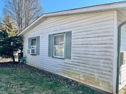 Exterior - 416 Stella Ave, Circleville, OH 43113 photo 4 of 9