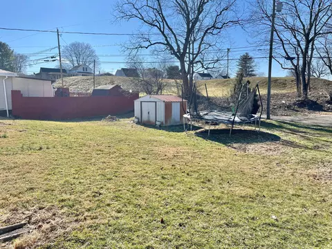 Exterior - 416 Stella Ave, Circleville, OH 43113 photo 6 of 9
