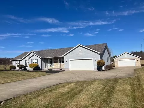 10535 S Poplar Dr, Glouster, OH 45732