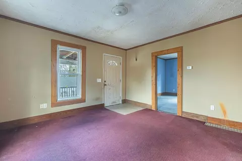 Living - 3319 Wendover St, Springfield, OH 45506 photo 1 of 5