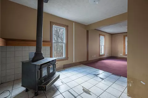 Living - 3319 Wendover St, Springfield, OH 45506 photo 5 of 5