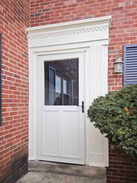1109 Sells Ave #L, Columbus, OH 43212