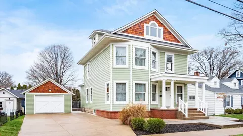 414 E College St, Granville, OH 43023