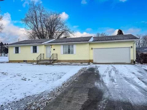 35 W Mound St, Fredericktown, OH 43019