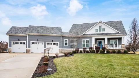 9525 Cypress Dr, Thornville, OH 43076