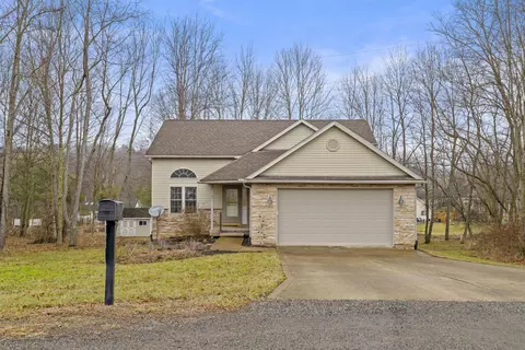 70 Queensway Ct, Howard, OH 43028
