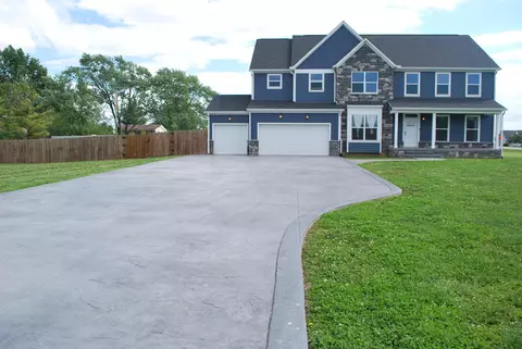1045 Damon Dr, Washington Court House, OH 43160