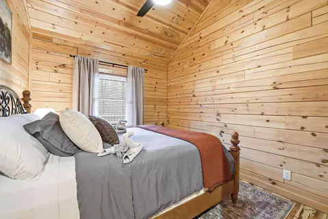 Bedroom - 28930 Big Pine Rd, Logan, OH 43138 photo 1 of 11