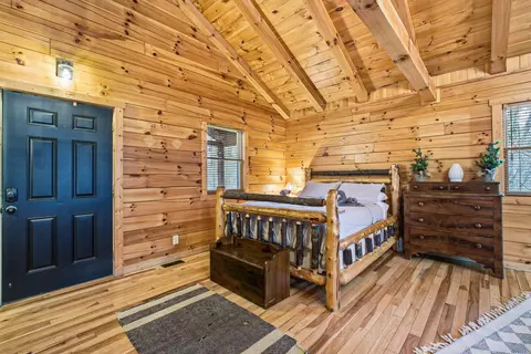Bedroom - 28930 Big Pine Rd, Logan, OH 43138 photo 8 of 11