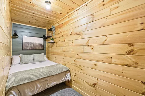 Bedroom - 28930 Big Pine Rd, Logan, OH 43138 photo 10 of 11