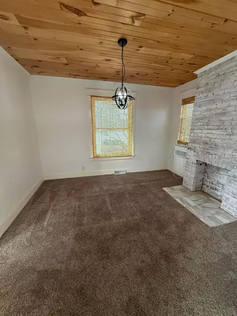 Living - 515 E Chestnut St, Lancaster, OH 43130 photo 2 of 4