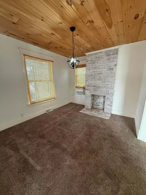 Living - 515 E Chestnut St, Lancaster, OH 43130 photo 1 of 4