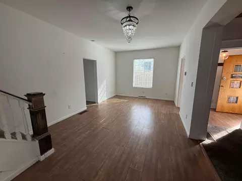 Living - 515 E Chestnut St, Lancaster, OH 43130 photo 3 of 4
