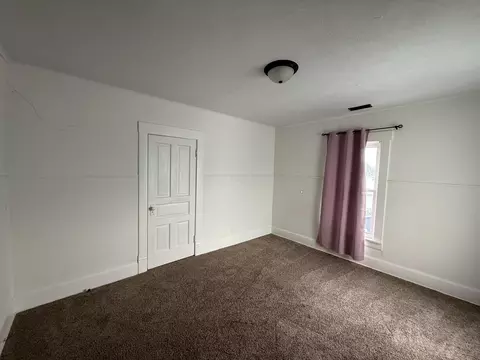 Bedroom - 515 E Chestnut St, Lancaster, OH 43130 photo 2 of 4