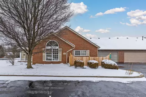 6802 Ridge Rock Dr #16, New Albany, OH 43054