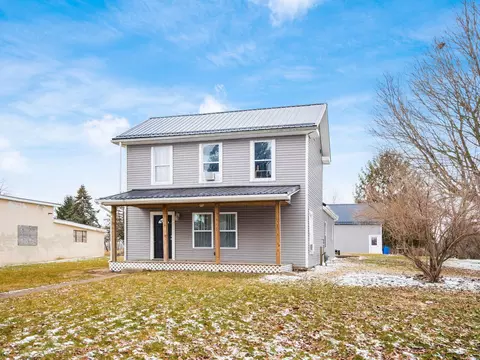 24 Main St, Bloomingburg, OH 43106