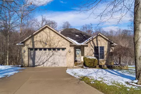 66 Valley Ct, Howard, OH 43028