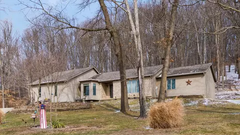 4491 Price Rd NE, Newark, OH 43055