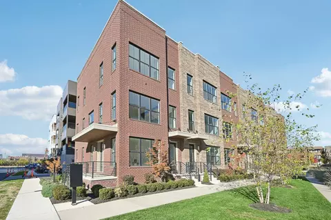 284 Dickenson St, Columbus, OH 43215